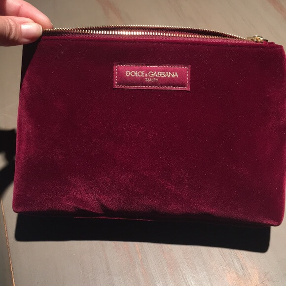 Dolce & Gabbana Women's Red Velvet Makeup Pouch Cosmetic Bag Clutch Case NIB ,กระเป๋าเครื่องสำอาง Dolce & Gabbana ,Dolce & Gabbana กระเป๋าเครื่องสำอาง ,